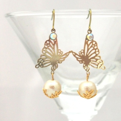 Butterflies in Spring: Butterflies and light beige Japanese cotton pearl earrings