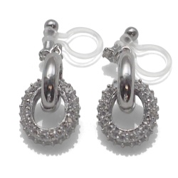 <img src=”comfortable-pierced-look-dangle-silver-hoop-ring-cubic-zirconoa-crystal-pave-invisible-clip-on-earrings-miyabigrace7.jpg” alt=”pierced look and comfortable Comfortable and pierced look Bridal wedding silver dangle cubic zirconia crystal pave cz hoop ring invisible clip on earrings MiyabiGrace 夾耳環 ノンホールピアス”/>