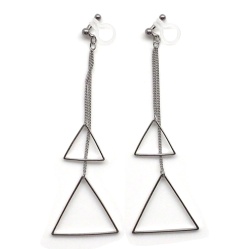 <img src=”comfortable-pierced-look-dangle-silver-triangle-geometric-invisible-clip-on-earrings-miyabigrace2.jpg” alt=”pierced look and comfortable Comfortable and pierced look dangle silver triangle geometric invisible clip on earrings MiyabiGrace 夾耳環 ノンホールピアス”/>