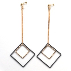 <img src=”comfortable-pierced-look-dangle-square-gold-black-hoop-invisible-clip-on-earrings8.jpg” alt=”pierced look and comfortable Comfortable and pierced look dangle gold and black invisible clip on double square hoop minimal earrings 夾耳環 ノンホールピアス MiyabiGrace”/>