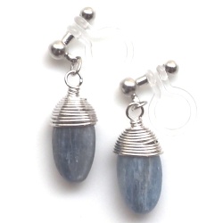 <img src=”dangle-blue-kyanite-gemstone-invisible-clip-on-earrings-miyabigrace4.jpg” alt=”pierced look and comfortable dangle denim blue kyanite gemstone invisible clip on earrings”/>