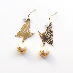 Butterflies: Cotton Pearl Earrings, Light Beige, Titanium Earrings for Sensitive Ears, Bridesmaid earrings and Bridal earrings