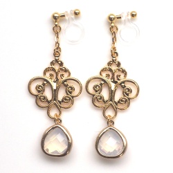<img src=”dangle-gold-motif-filigree-white-opal-teardrop-crystal-invisible-clip-on-earrings11.jpg” alt=”pierced look and comfortable Wedding bridal Dangle Tgold filigree and white opal teardrop crystal invisible clip on earrings non pierced earrings”/>
