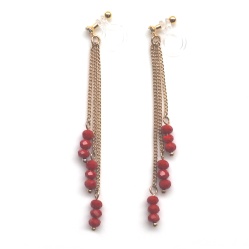 <img src=”dangle-long-gold-chain-red-beaded-invisible-clip-on-earrings-miyabigrace7.jpg” alt=”pierced look and comfortable dangle red beads and gold chains invisible clip on earrings MiyabiGrace”/>