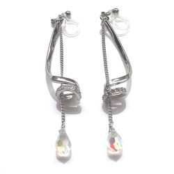 <img src=”dangle-long-swarovski-crystal-drop-and-silver-tube-rhinestone-invisible-clip-on-earrings5.jpg” alt=”pierced look and comfortable wedding bridal dangle silver rhinestone tune and drop swarovski crystal invisible clip on earrings non pierced earrigs”/>