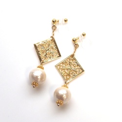 <img src=”dangle-oriental-gold-filigree-and-light-beige-cotton-pearl-invisible-clip-on-earrings” alt=”pierced look and comfortable Dangle Oriental Gold Filigree and Light Beige Wedding Bridal Cotton Pearl Invisible Clip on Earrings”/>