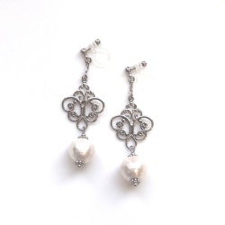<img src=”dangle-rococo-style-silver-filigree-and-white-cotton-pearl-invisible-clip-on-earrings-non-pierced-earrings” alt=”pierced look and comfortable wedding bridal dangle silver charms motif and white cotton pearl invisible clip on earrings non pierced earrigs”/>