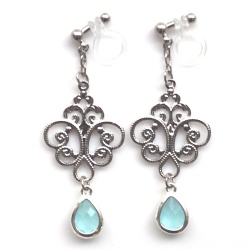 <img src=”dangle-silver-filigree-light-blue-crystal-invisible-clip-on-earrings4.jpg” alt=”pierced look and comfortable Wedding bridal Dangle silver filigree and light teardrop crystal invisible clip on earrings non pierced earrings”/>