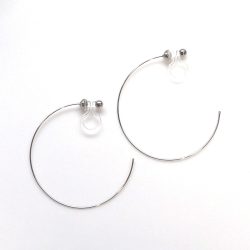 <img src=”large-silver-hoop-invisible-clip-on-earrings-non-pierced-miyabigrace-2-e1468768182372.jpg” alt=”pierced look and comfortable silver invisible clip on hoop earrings”/>