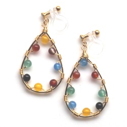 <img src=”multicolor-agate-gold-hoop-dangle-invisible-clip-on-earrings7.jpg” alt=”pierced look and comfortable dangle multi color agate gemstone invisible clip on earrings”/>