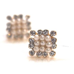 <img src=”pearl-crystal-earrings-10.jpg” alt=”pierced look and comfortable Wedding bridal Crystal pave rhinestone and white pearl bridal invisible clip on earrings non pierced earrings”/>