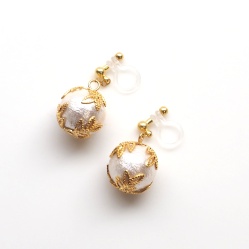 <img src=”veil-gold-tiara-and-white-cotton-pearl-invisible-clip-on-earrings-non-pierced-earrings” alt=”pierced look and comfortable Gold tone wedding bridal cotton pearl invisible clip on earrings non pierced earrings”/>