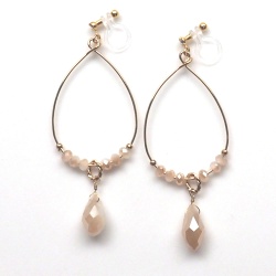 <img src=”wedding-dangle-gold-hoop-golden-ivory-drop-invisible-clip-on-earrings21.jpg” alt=”pierced look and comfortable dangle gold hoop with ivory beaded crystal invisible clip on earrings”/>