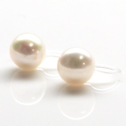 <img src=”white-freshwater-pearl-stud-invisible-clip-on-earrings-natural-pearl-clip-ons8.jpg” alt=”pierced look and comfortable wedding bridal white freshwater pearl natural pearl invisible clip on earrings non pierced earrigs”/>