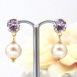 <img src=”violet-swarovski-crystal-and-light-beige-japanese-invisible-clip-on-earrings_miyabigrace-4.jpg” alt=”pierced look and comfortable Wedding bridal Violet Swarovski Crystal and Light beige Japanese invisible clip on earrings non pierced earrings”/>