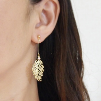Gold mesh leaf motif invisible clip on earrings9