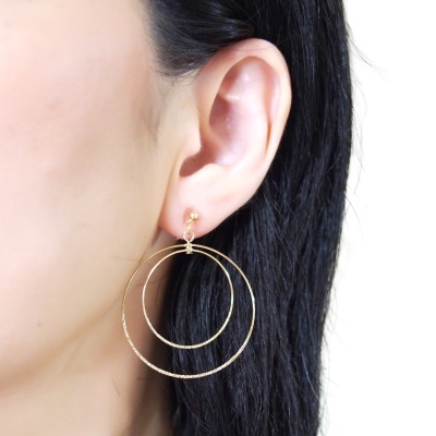 Comfortable pierced look dangle shiny rotatable textured gold double circle hoop invisible clip on earrings MiyabiGrace 夾耳環 夾式耳環 イヤリング1.jpg