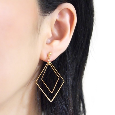 Comfortable pierced look dangle shiny rotatable textured gold double square diamond hoop invisible clip on earrings MiyabiGrace 夾耳環 夾式耳環 イヤリング1.jpg