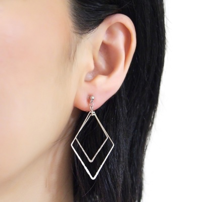 Comfortable pierced look dangle shiny rotatable textured silver double square diamond hoop invisible clip on earrings MiyabiGrace 夾耳環 夾式耳環 イヤリング1.jpg