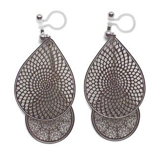 <img src=”comfortable-pierced-look-dangle-silver-two-mesh-oriental-filigree-invisible-clip-on-earrings-miyabigrace-e5a4bee880b3e792b0-e5a4bee5bc8fe880b3e792b0-e382a4e383a4e383aa.jpg” alt=”pierced look and comfortable Comfortable and pierced look dangle silver teardrop filigree invisible clip on earrings bridal jewelry by MiyabiGrace 耳環夾 ノンホールピアス 夾式耳環”/>