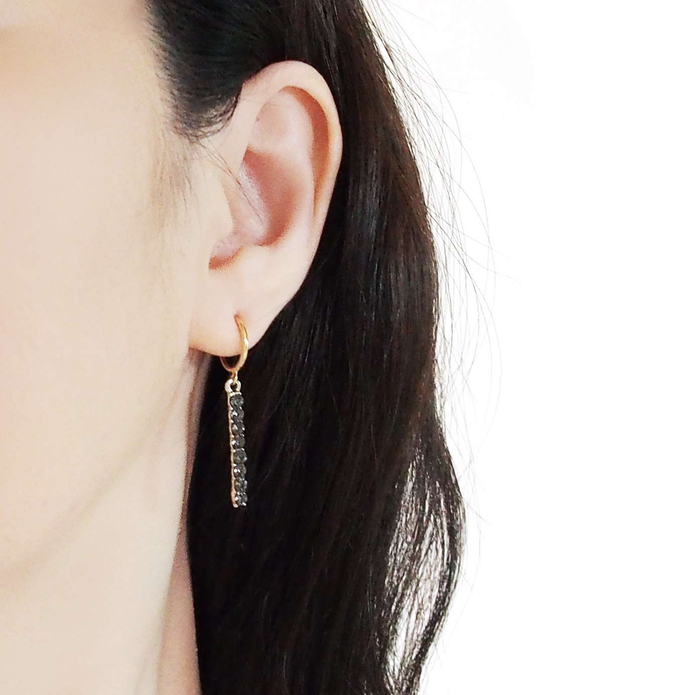 Comfortable pierced look black crystal rhinestone bar clip on earrings (1).jpg