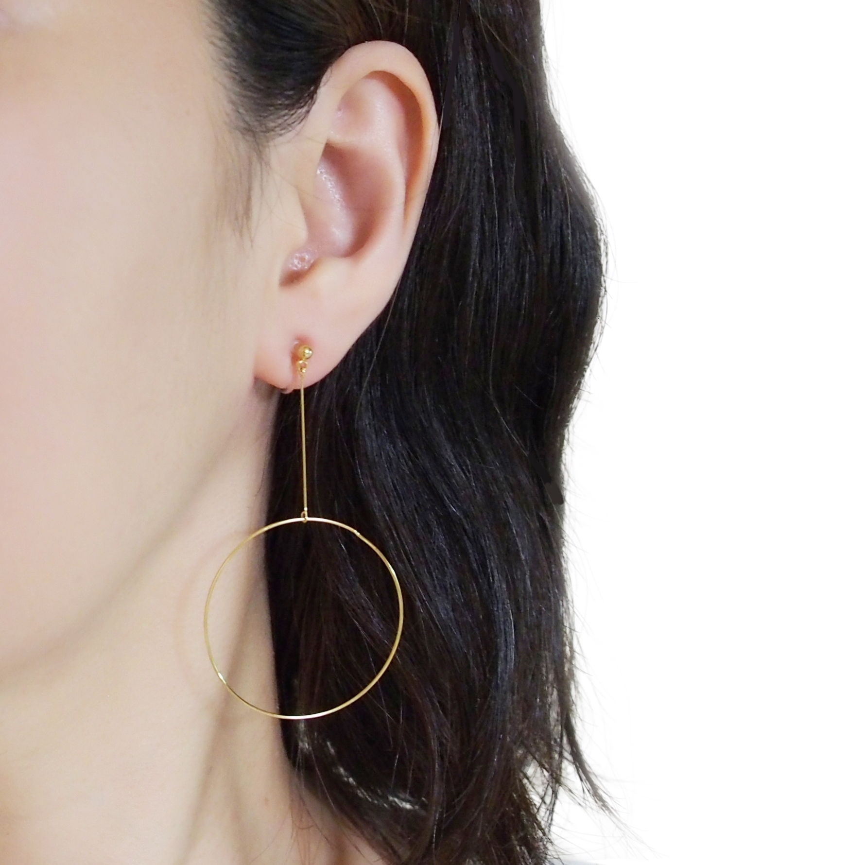 Comfortable-pierced-look-elegant-large-gold-round-circle-hoop-dangle-Invisible-clip-on-earrings-Miyabi-Grace1.jpg