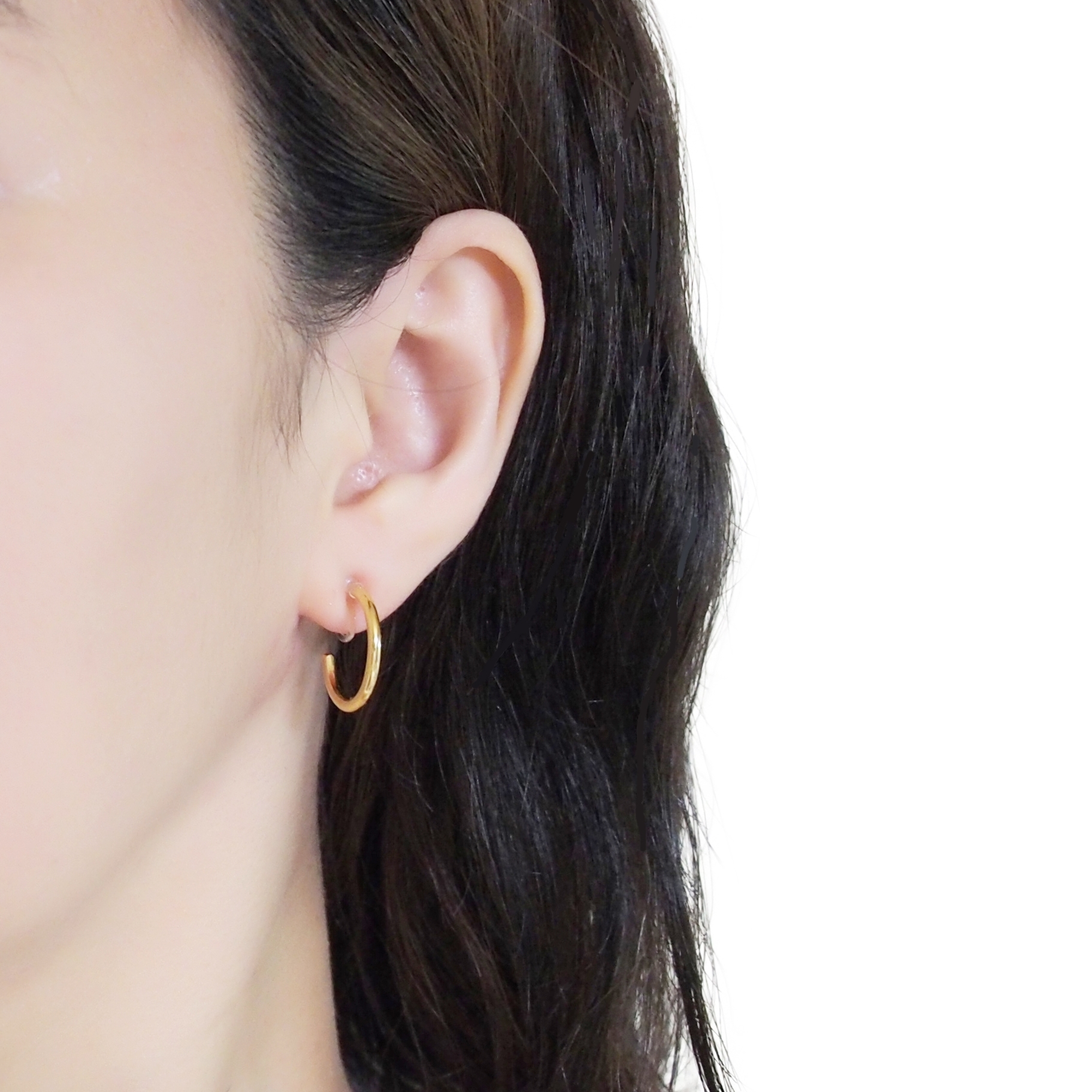 Comfortable-pierced-look-elegant-small-gold-simple-hoop-Invisible-clip-on-earrings-Miyabi-Grace7.jpg
