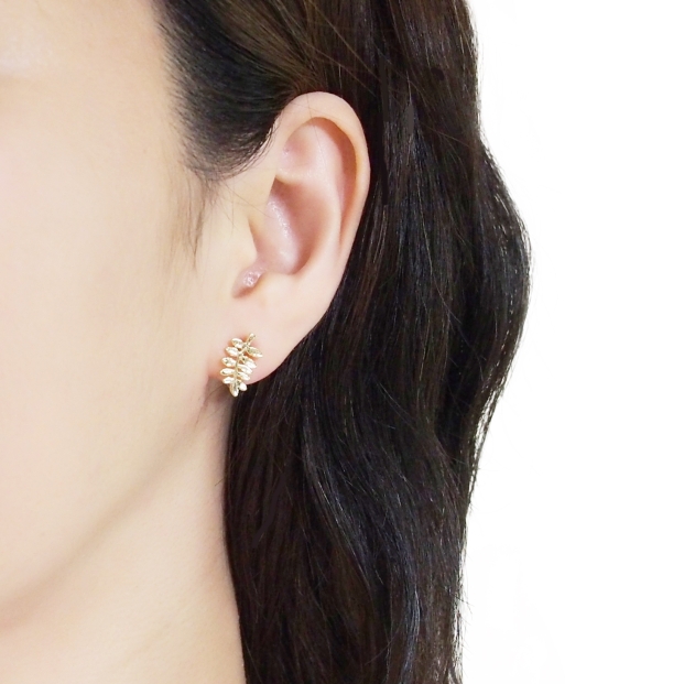 Comfortable-pierced-look-Gold-Leaf-Leaves-Branch-Invisible-clip-on-stud-earrings-Miyabi-Grace (1).jpg